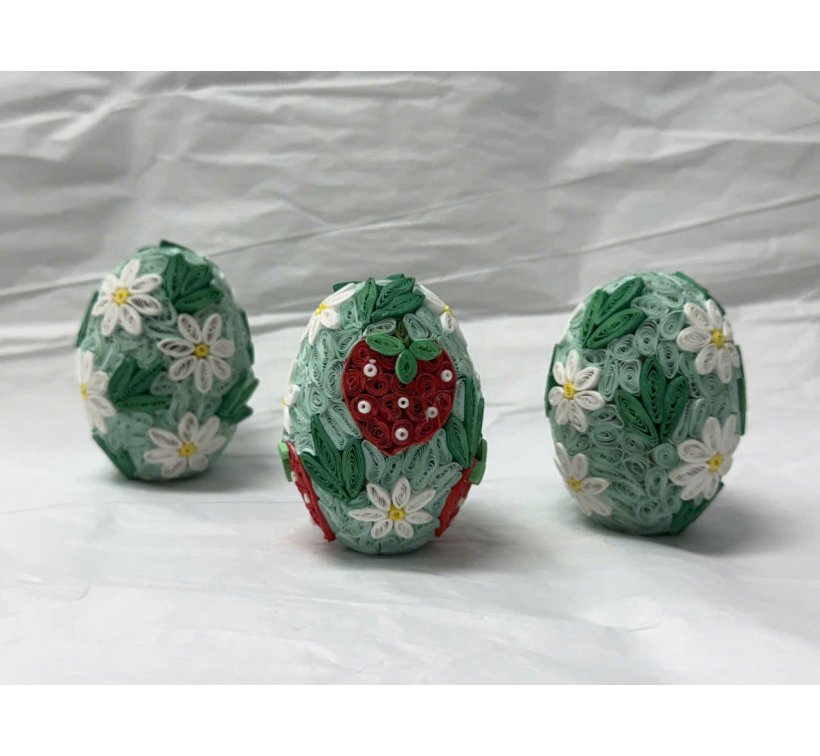 Set of 3 paper quilling eggs, strawberries and white flowers